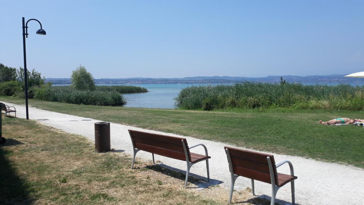 Villa Ida - 2 Bedrooms Apartment With Private Garden Sirmione Exterior photo